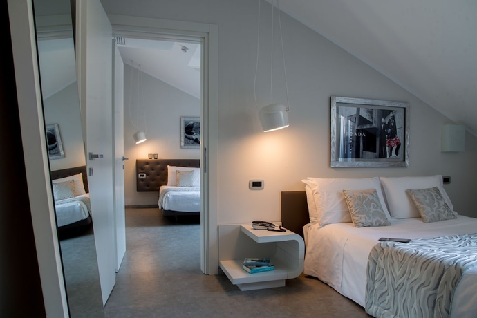 Imagen de la habitación del Hotel Montenapoleone Suites. Foto 9