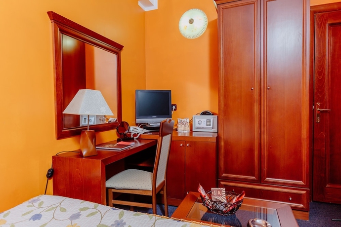 Imagen de la habitación del Hotel Montenegrino. Foto 4