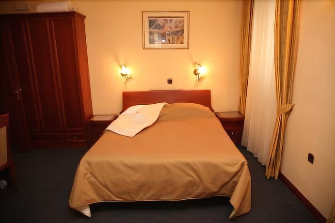 Imagen de la habitación del Hotel Montenegrino. Foto 8