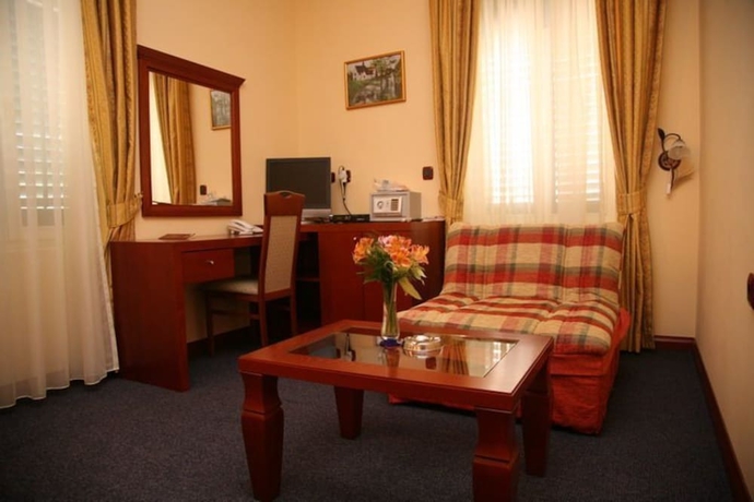 Imagen de la habitación del Hotel Montenegrino. Foto 11