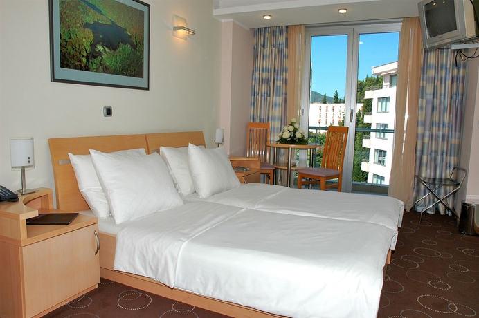 Imagen de la habitación del Hotel Montenegro Beach Resort. Foto 3