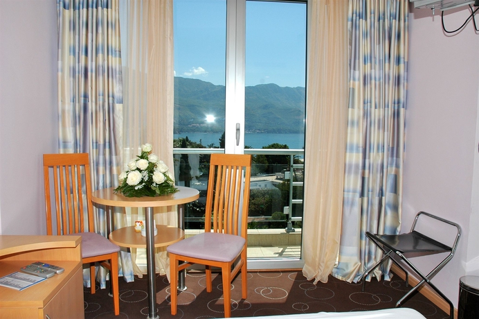 Imagen de los interiores del Hotel Montenegro Beach Resort. Foto 8