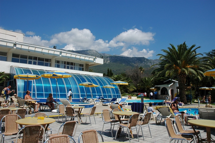 Imagen de la piscina del Hotel Montenegro Beach Resort. Foto 12