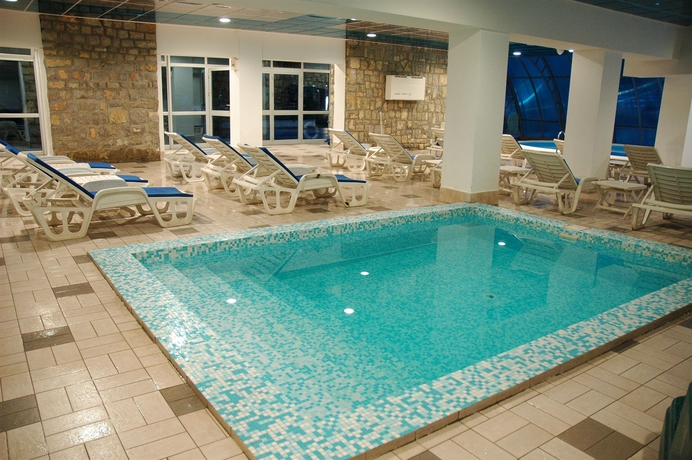 Imagen de la piscina del Hotel Montenegro Beach Resort. Foto 13