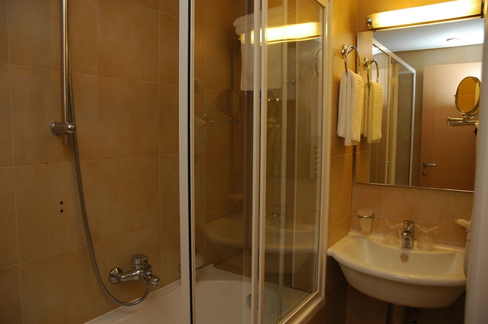 Imagen de la habitación del Hotel Montenegro Beach Resort. Foto 4