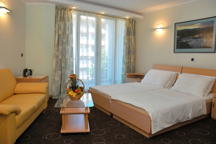 Imagen de los interiores del Hotel Montenegro Beach Resort. Foto 9