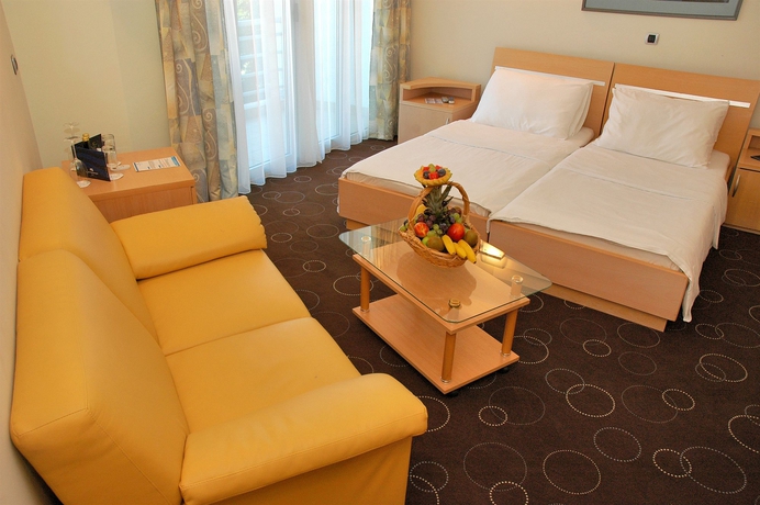 Imagen de los interiores del Hotel Montenegro Beach Resort. Foto 10