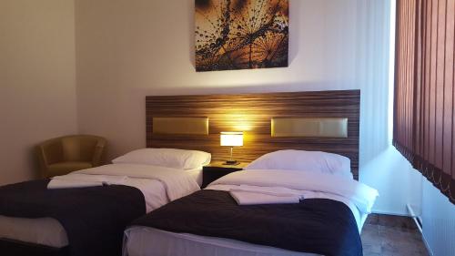 Imagen de la habitación del Hotel Montenegro, Brunt&aacute;l. Foto 7