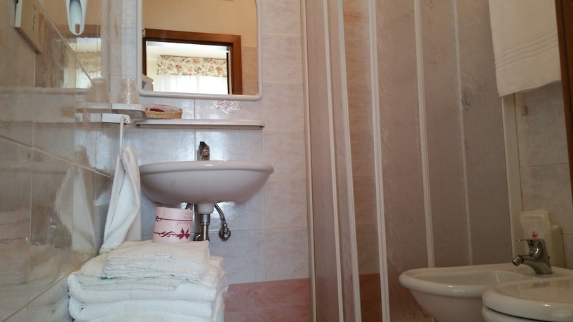 Imagen de la habitación del Hotel Montepiana. Foto 17