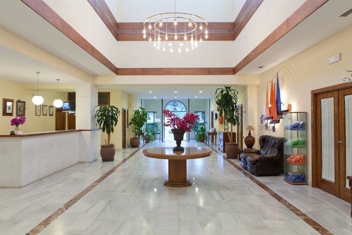 Imagen de los interiores del Hotel Montepiedra. Foto 14