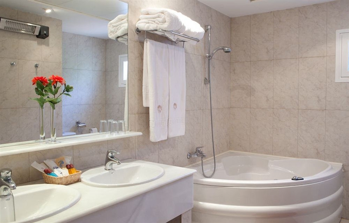 Imagen de la habitación del Hotel Montepiedra. Foto 11