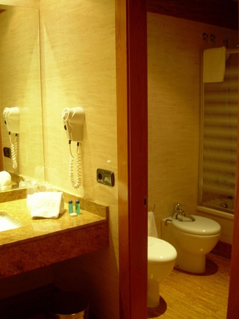 Imagen de la habitación del Hotel Montera Plaza. Foto 2