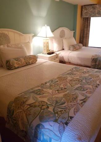 Imagen de la habitación del Hotel Monterey Bay Suites. Foto 6
