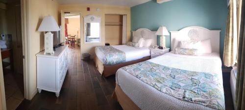Imagen de la habitación del Hotel Monterey Bay Suites. Foto 7