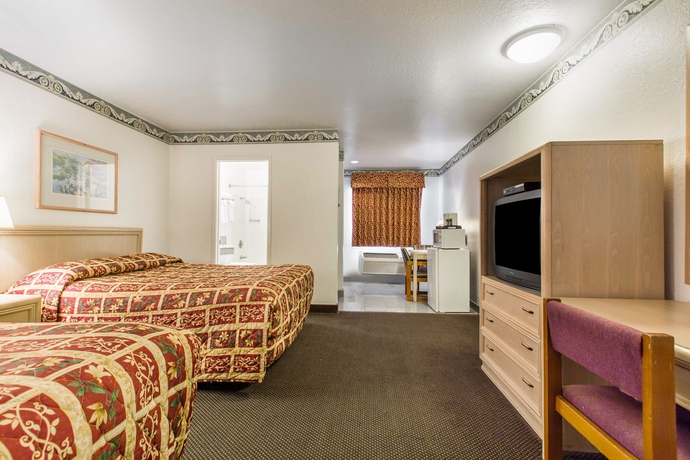 Imagen de la habitación del Hotel Monterey Fairgrounds Inn. Foto 4