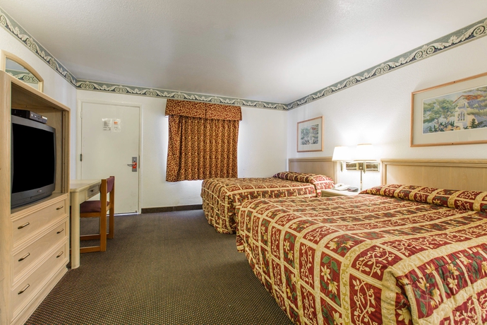 Imagen de la habitación del Hotel Monterey Fairgrounds Inn. Foto 5