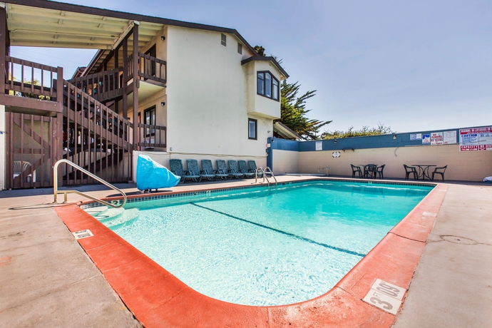 Imagen de la piscina del Hotel Monterey Fairgrounds Inn. Foto 13