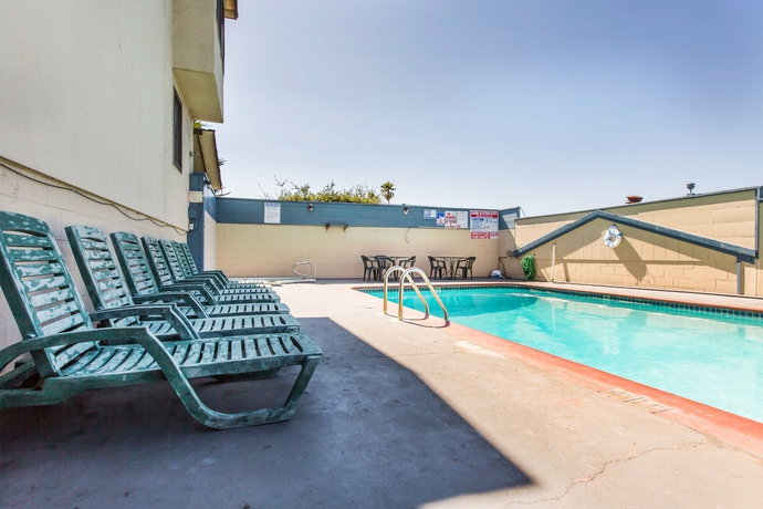 Imagen de la piscina del Hotel Monterey Fairgrounds Inn. Foto 14