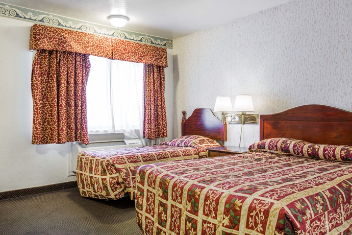 Imagen de la habitación del Hotel Monterey Fairgrounds Inn. Foto 6