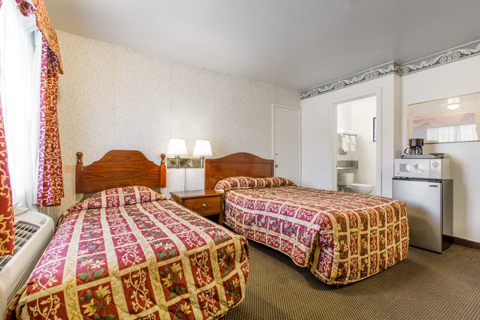 Imagen de la habitación del Hotel Monterey Fairgrounds Inn. Foto 7