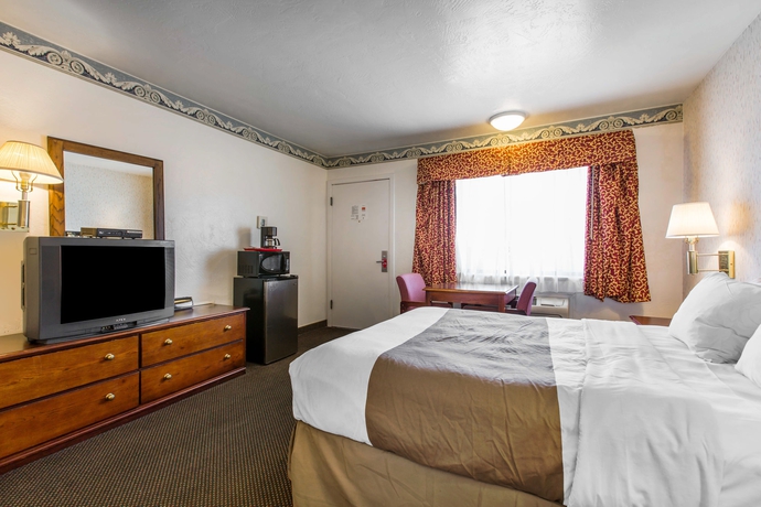 Imagen de la habitación del Hotel Monterey Fairgrounds Inn. Foto 9