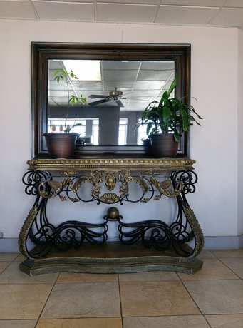 Imagen de los interiores del Hotel Monterey Inn. Foto 19