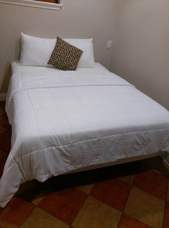 Imagen de la habitación del Hotel Monterey Inn. Foto 2