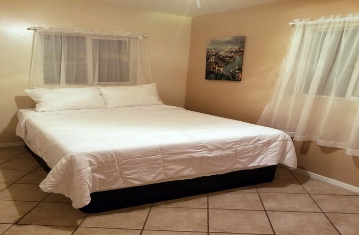 Imagen de la habitación del Hotel Monterey Inn. Foto 3