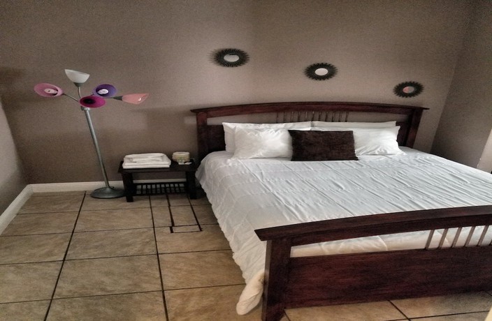 Imagen de la habitación del Hotel Monterey Inn. Foto 8