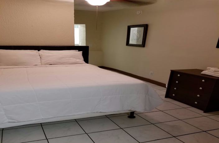 Imagen de la habitación del Hotel Monterey Inn. Foto 18