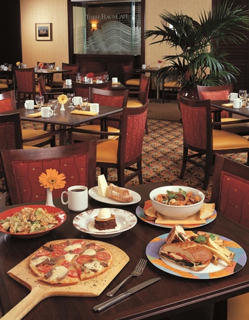 Imagen del bar/restaurante del Hotel Monterey Marriott. Foto 3