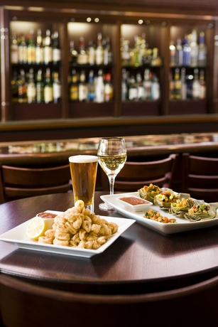 Imagen del bar/restaurante del Hotel Monterey Marriott. Foto 4