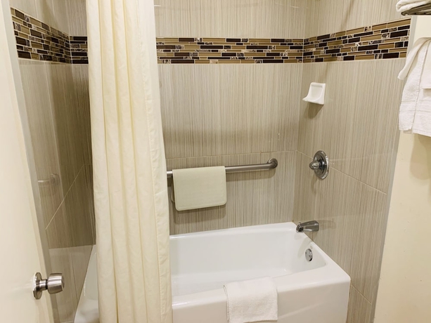 Imagen de la habitación del Hotel Monterey Oceanside Inn. Foto 10