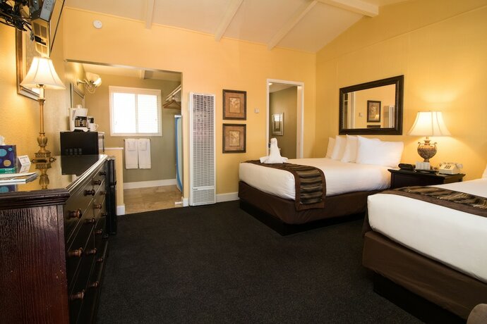 Imagen de la habitación del Hotel Monterey Peninsula Inn. Foto 13