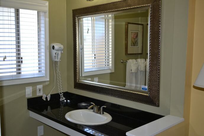 Imagen de la habitación del Hotel Monterey Peninsula Inn. Foto 18