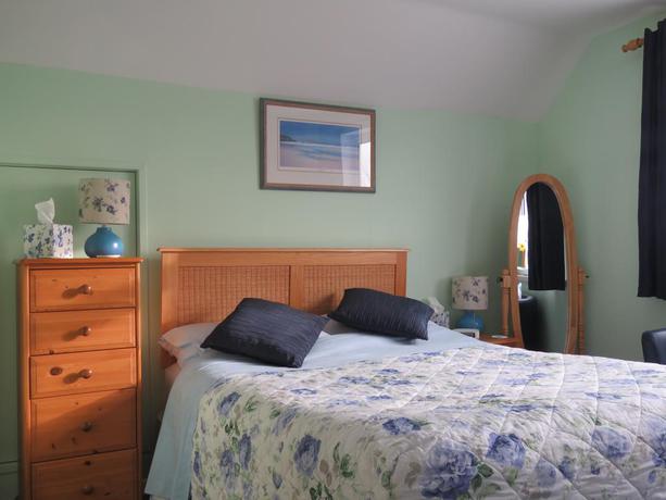 Imagen de la habitación del Hotel Monterey Pines. Foto 5