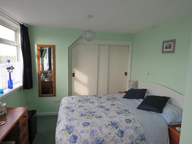 Imagen de la habitación del Hotel Monterey Pines. Foto 6