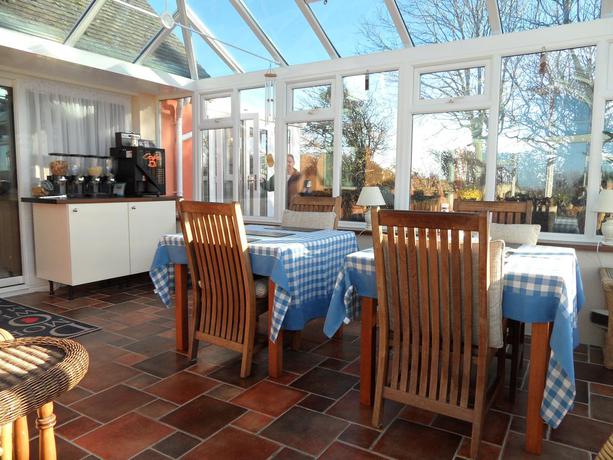 Imagen del bar/restaurante del Hotel Monterey Pines. Foto 2