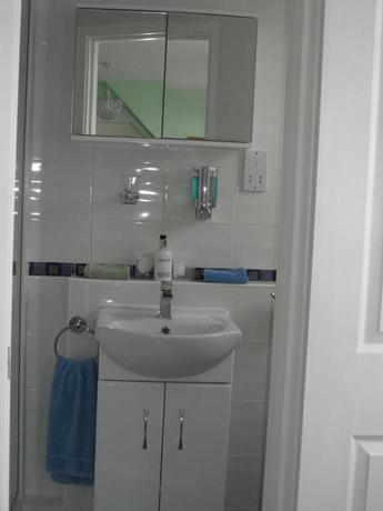 Imagen de la habitación del Hotel Monterey Pines. Foto 7