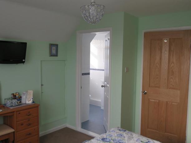 Imagen de la habitación del Hotel Monterey Pines. Foto 10