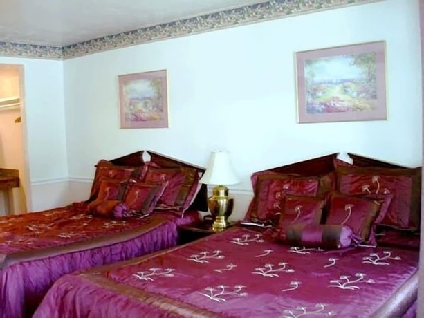 Imagen general del Hotel Monterey Pines Inn. Foto 1