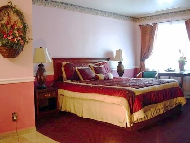Imagen general del Hotel Monterey Pines Inn. Foto 2