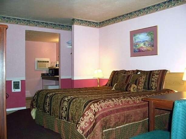 Imagen general del Hotel Monterey Pines Inn. Foto 5