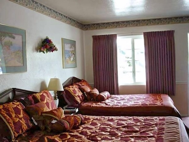Imagen general del Hotel Monterey Pines Inn. Foto 7