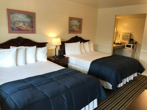 Imagen de la habitación del Hotel Monterey Pines Inn. Foto 16