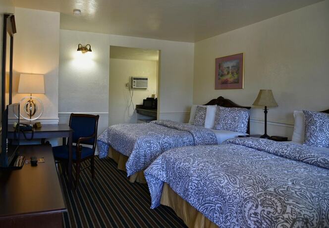 Imagen general del Hotel Monterey Pines Inn. Foto 9