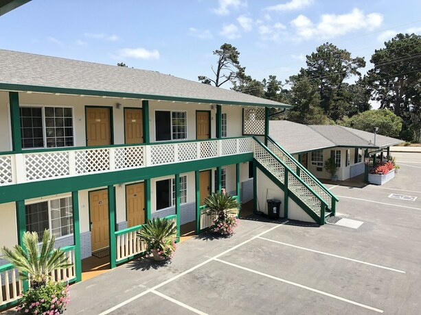 Imagen general del Hotel Monterey Pines Inn. Foto 14