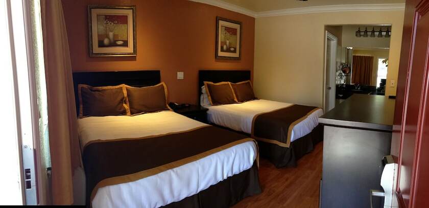 Imagen de la habitación del Hotel Monterey Surf Inn. Foto 17