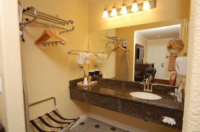 Imagen general del Hotel Monterey Surf Inn. Foto 9
