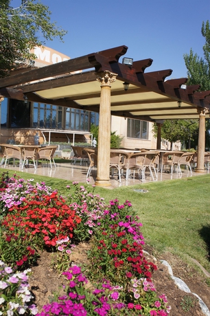 Imagen de los exteriores del Hotel Montermoso. Foto 13